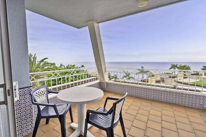 Coral La Quinta Park Suites 12