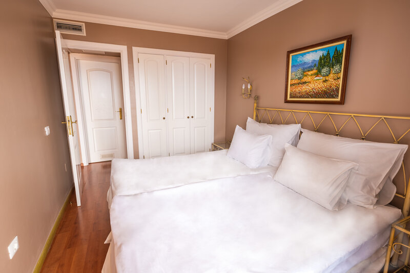 Coral La Quinta Park Suites 19