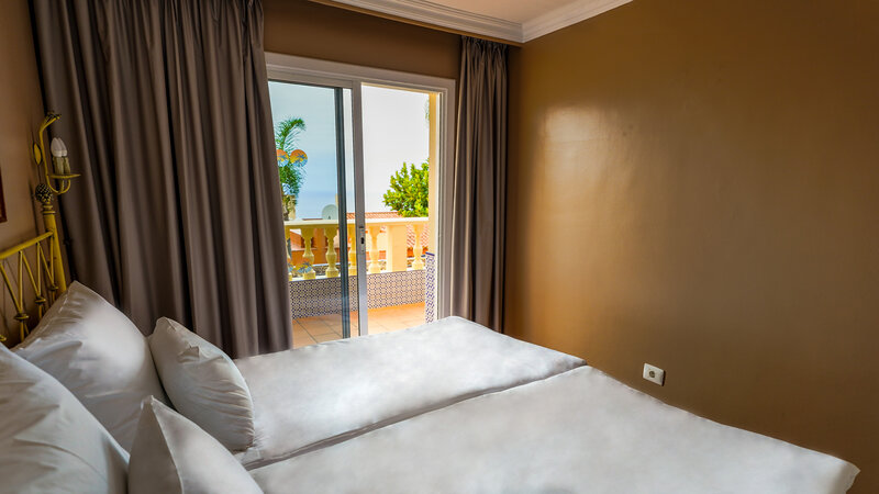 Coral La Quinta Park Suites 23