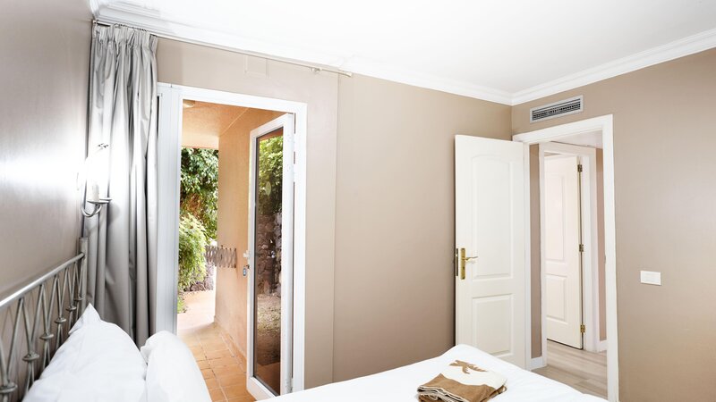 Coral La Quinta Park Suites 70