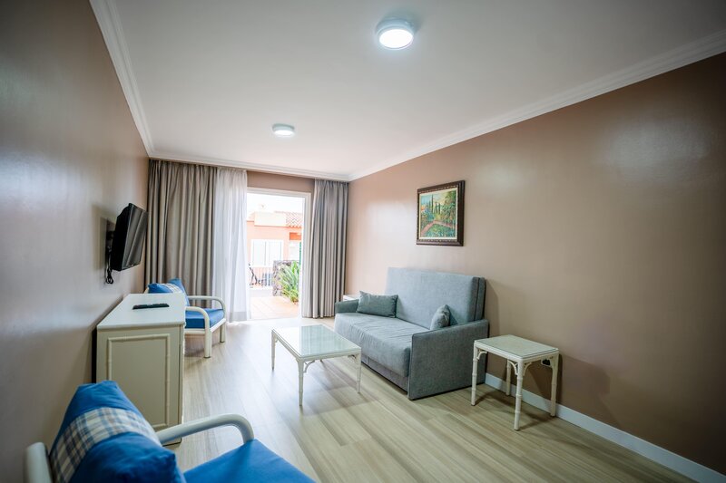 Coral La Quinta Park Suites 75