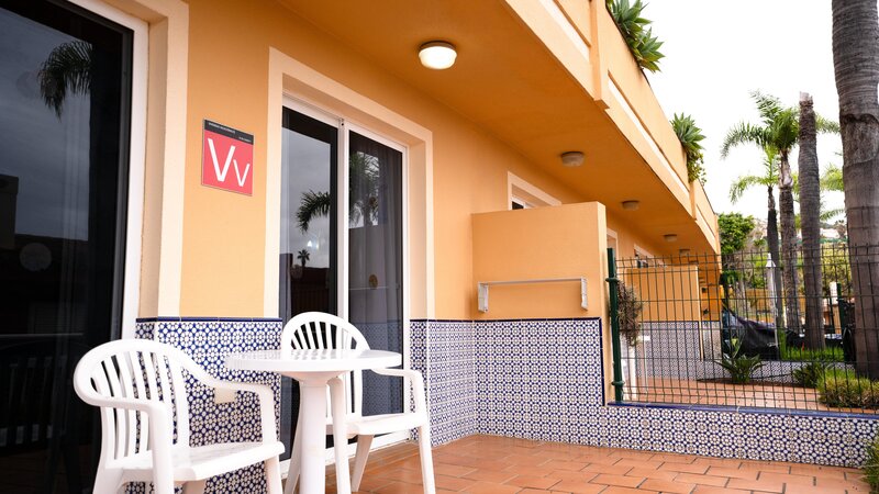 Coral La Quinta Park Suites 77