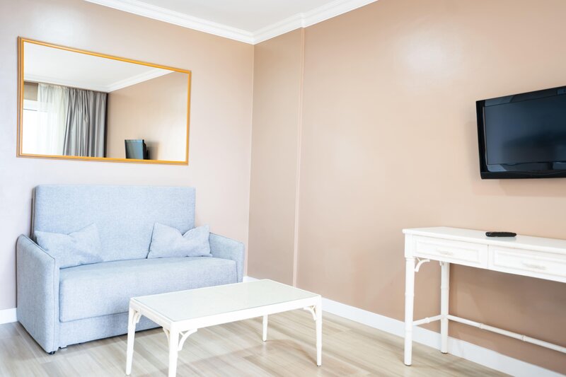 Coral La Quinta Park Suites 82