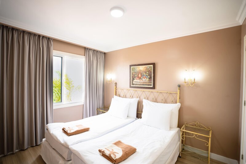 Coral La Quinta Park Suites 83