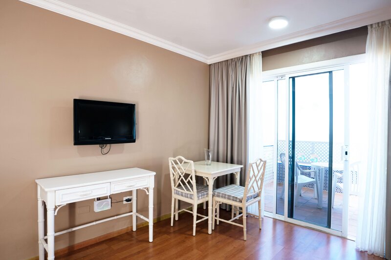 Coral La Quinta Park Suites 84