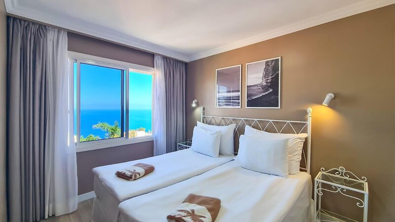 Coral La Quinta Park Suites 98