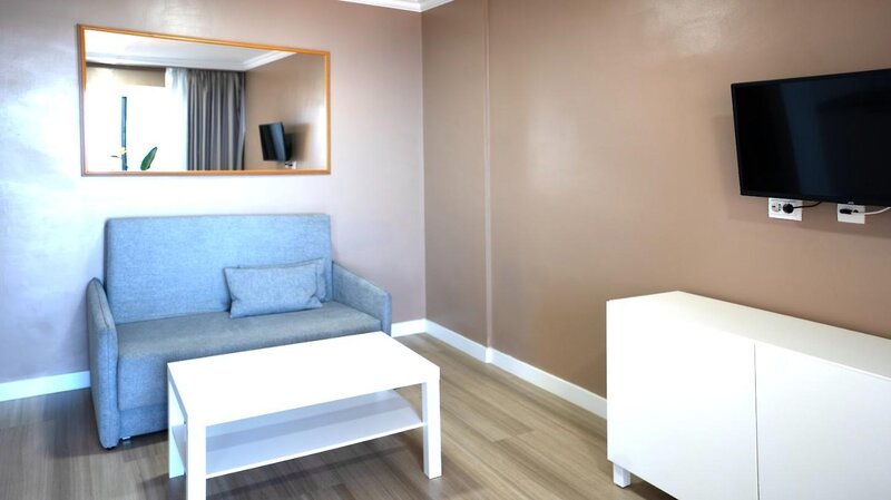 Coral La Quinta Park Suites 99