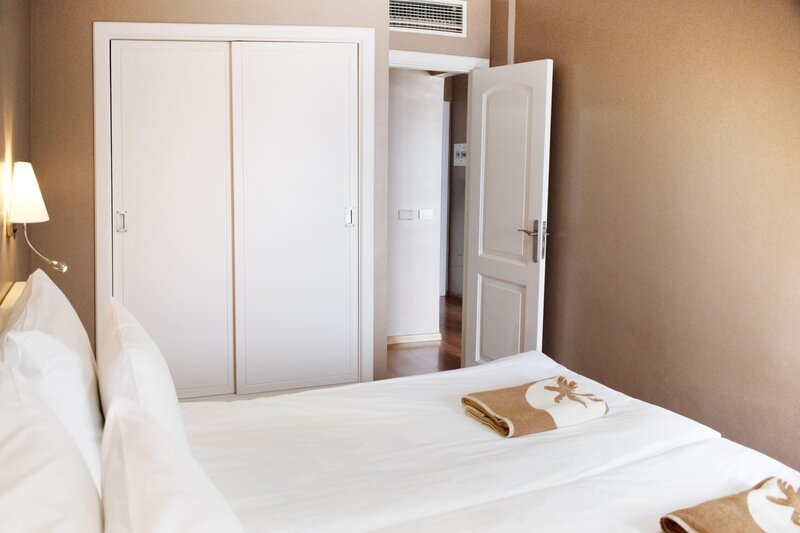 Coral La Quinta Park Suites 101