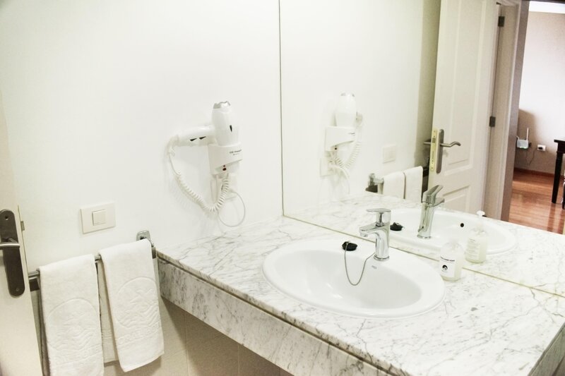 Coral La Quinta Park Suites 102