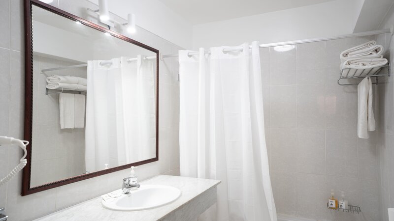 Coral La Quinta Park Suites 107