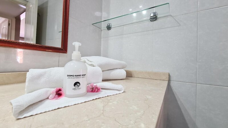 Coral La Quinta Park Suites 119