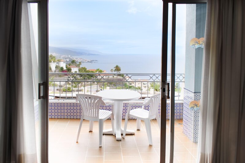 Coral La Quinta Park Suites 126