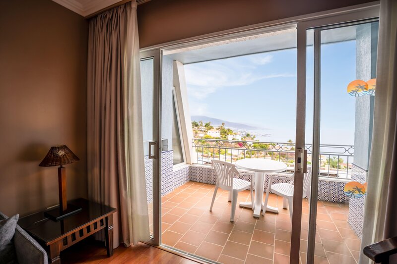 Coral La Quinta Park Suites 129