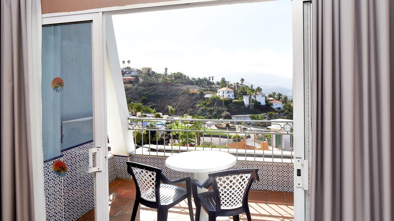 Coral La Quinta Park Suites 132