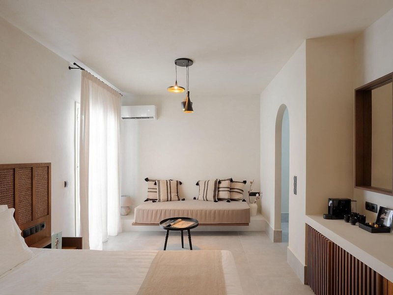 Polis of Naxos Stylish Suites 2