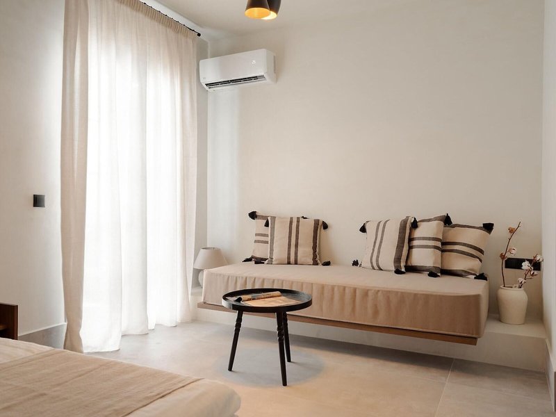 Polis of Naxos Stylish Suites 3