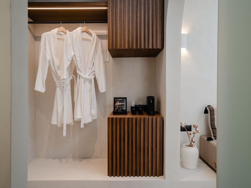 Polis of Naxos Stylish Suites 11