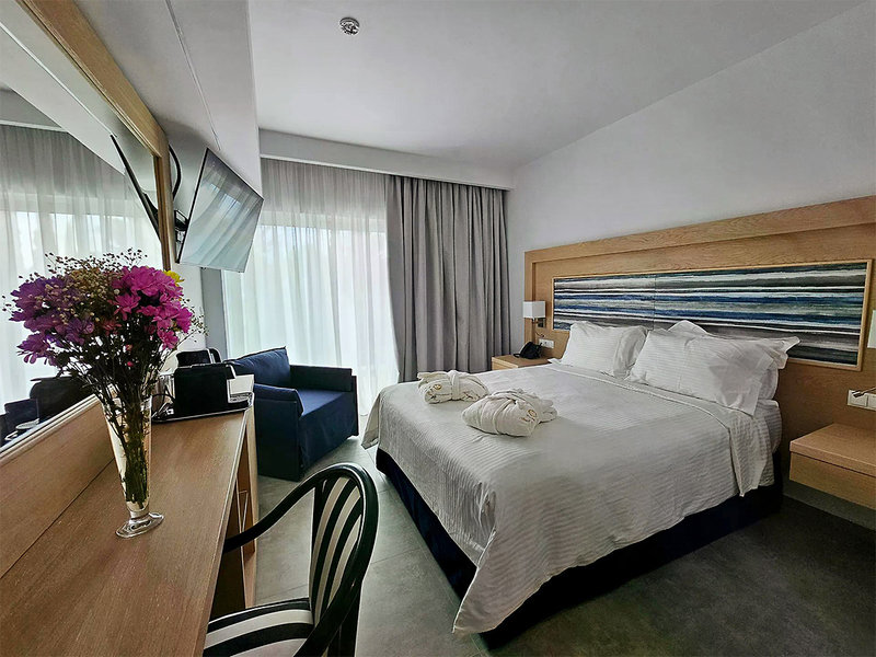 Radisson Paradise Beach Resort 8