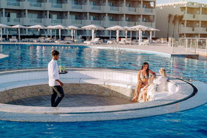 Sirena Beach Resort & Spa 11
