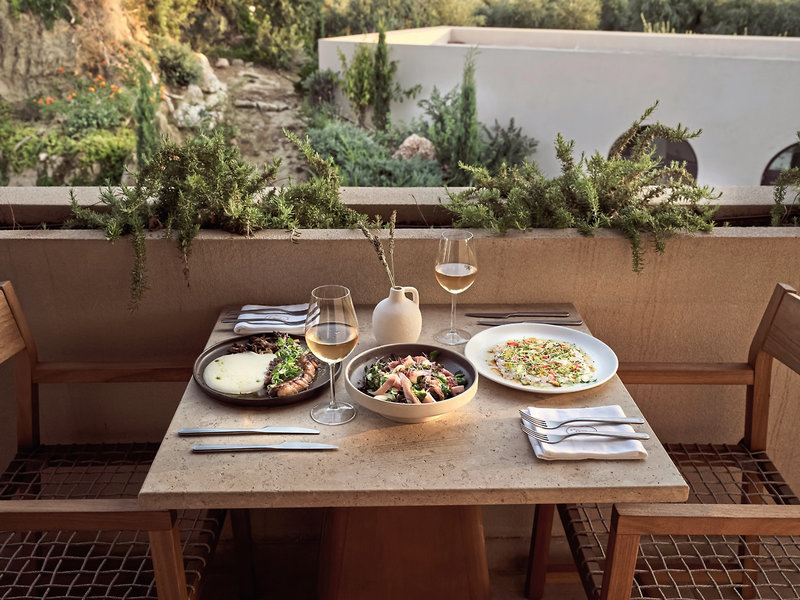 Pierros Verde Private Suites 8