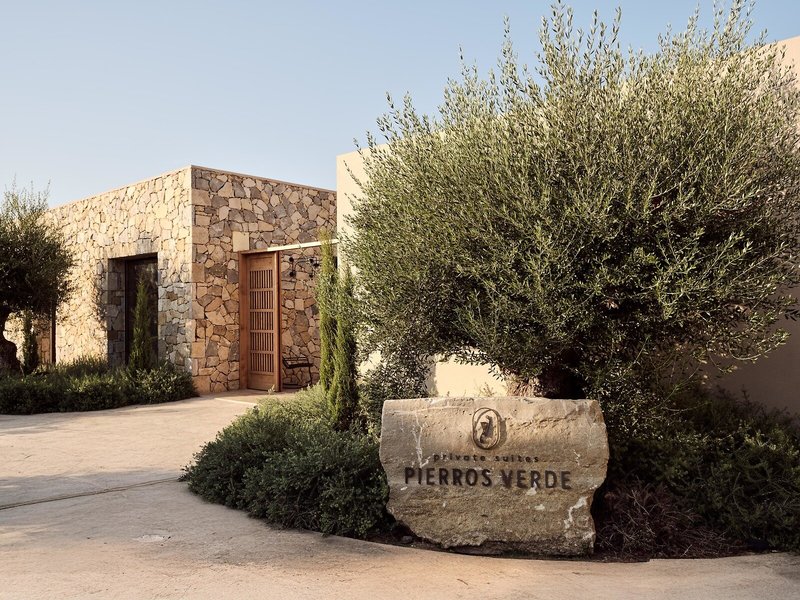 Pierros Verde Private Suites 4