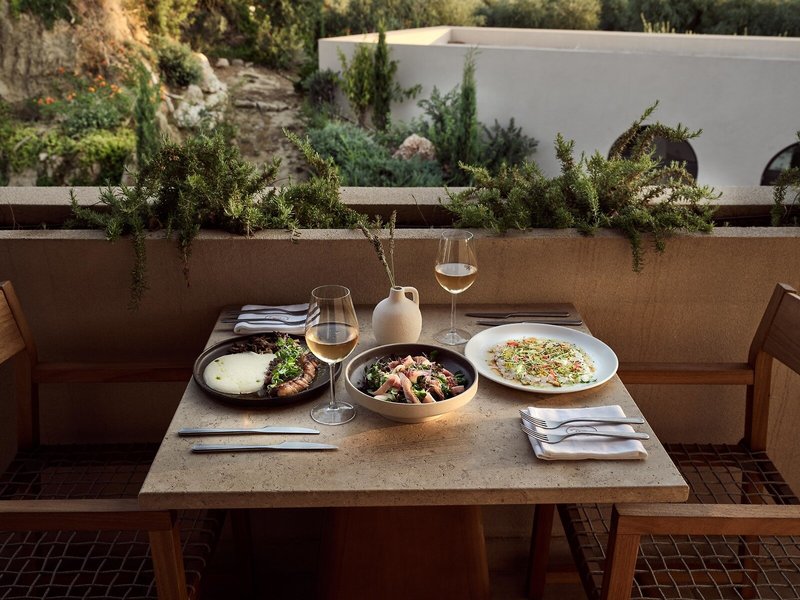 Pierros Verde Private Suites 16