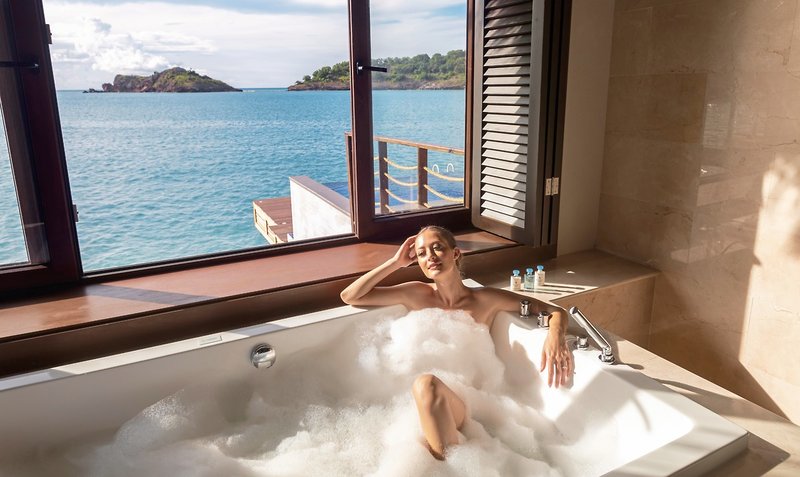 Royalton CHIC Antigua - Chairman Overwater Bungalows 10