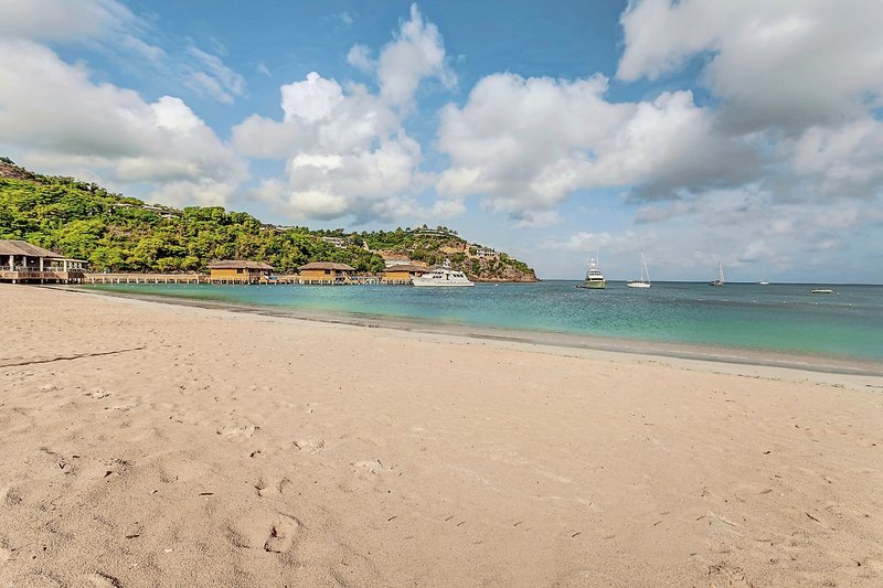 Royalton CHIC Antigua - Chairman Overwater Bungalows 14