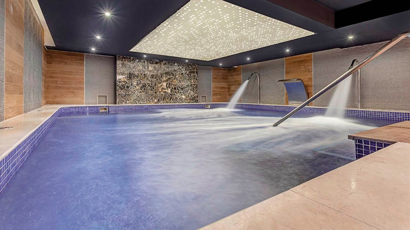 Royalton CHIC Antigua - Chairman Overwater Bungalows 38