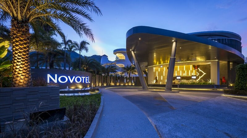 Novotel Phuket Karon Beach Resort & Spa