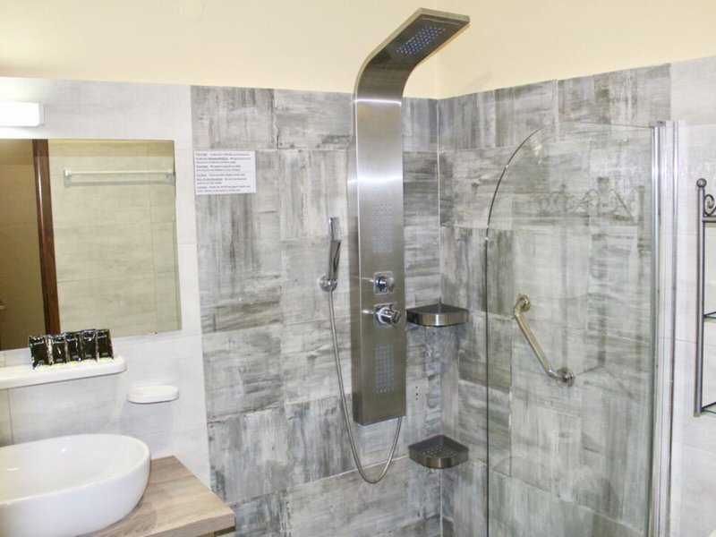 Mirabelle Hotel 42 - Bathroom Example