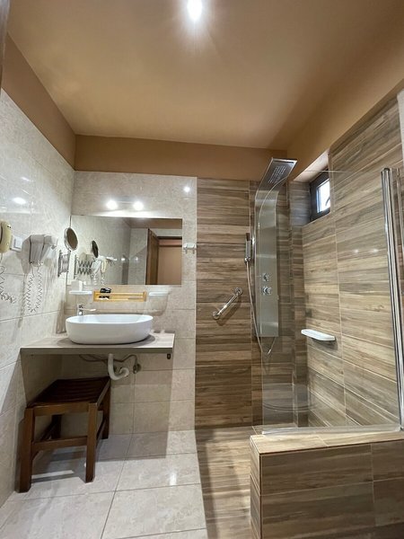 Mirabelle Hotel 45 - Bathroom Example