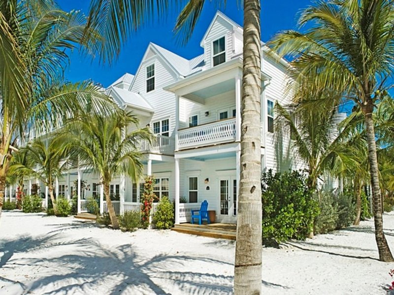 Parrot Key Hotel & Resort 1