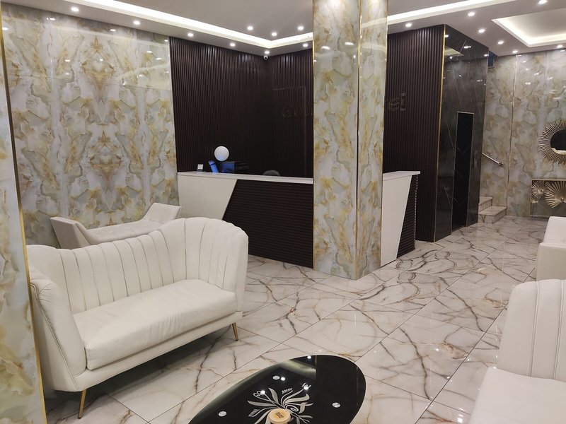 Golden Hotel 6