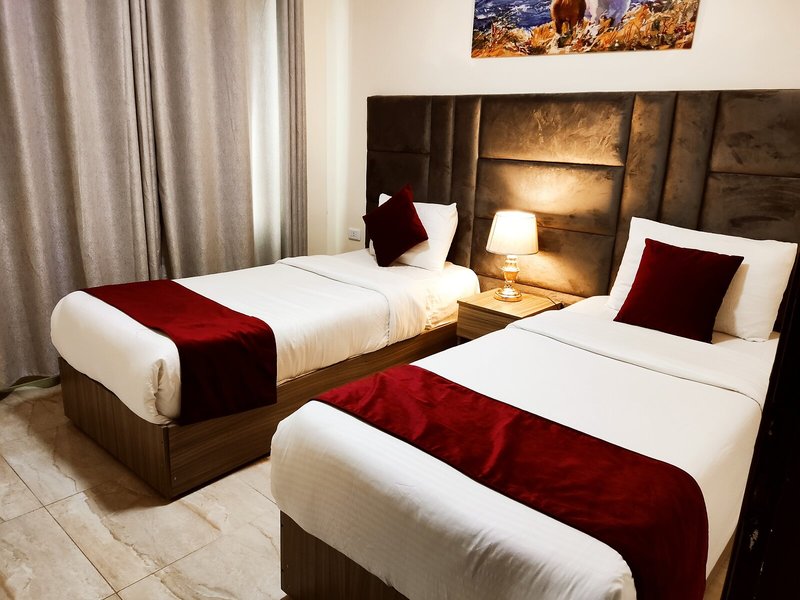 Golden Hotel 10
