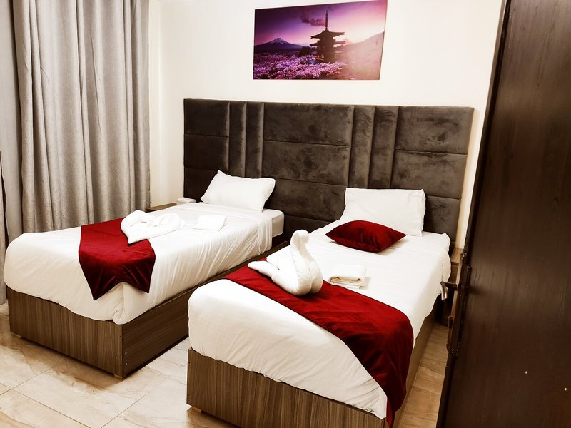 Golden Hotel 11