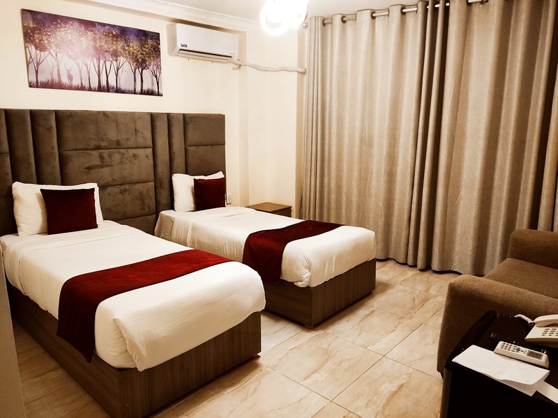 Golden Hotel 12