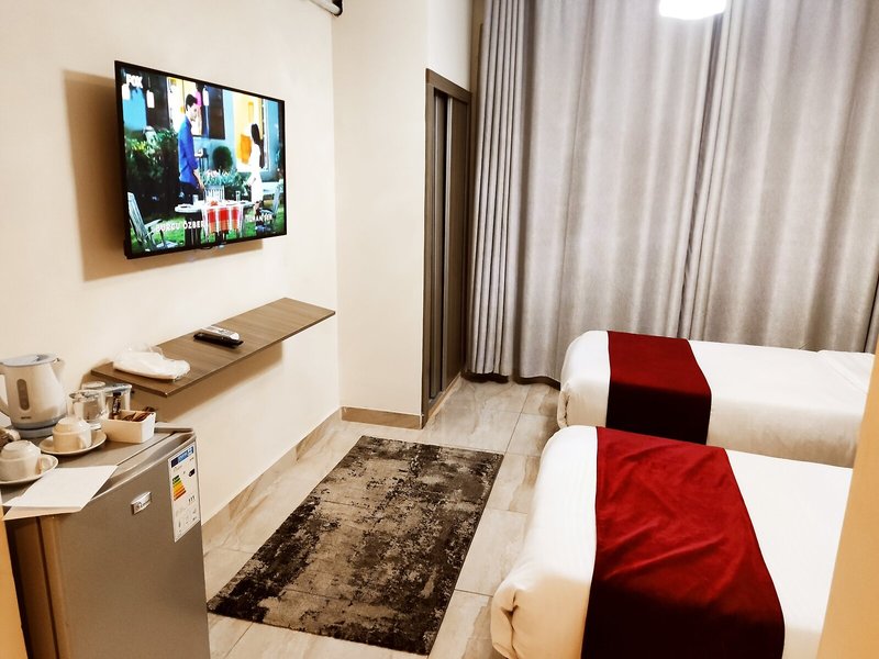 Golden Hotel 13