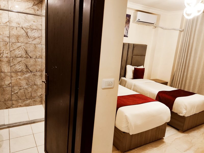 Golden Hotel 15