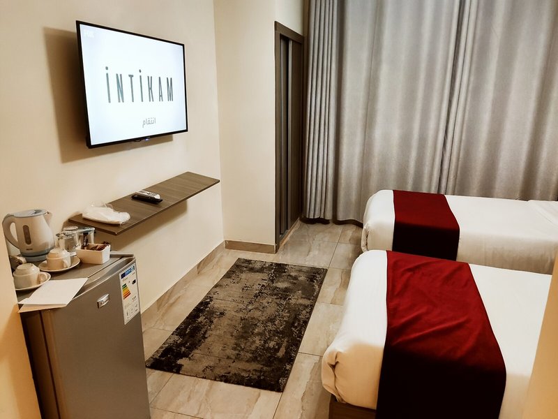 Golden Hotel 16