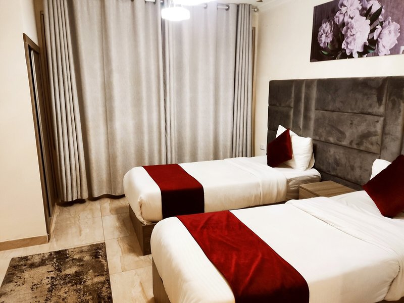 Golden Hotel 17