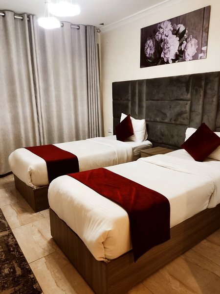 Golden Hotel 19