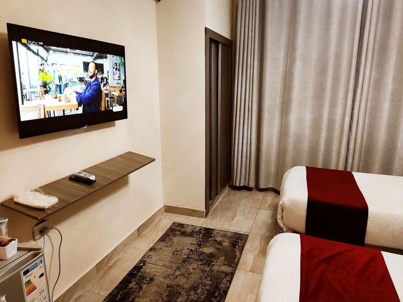 Golden Hotel 21