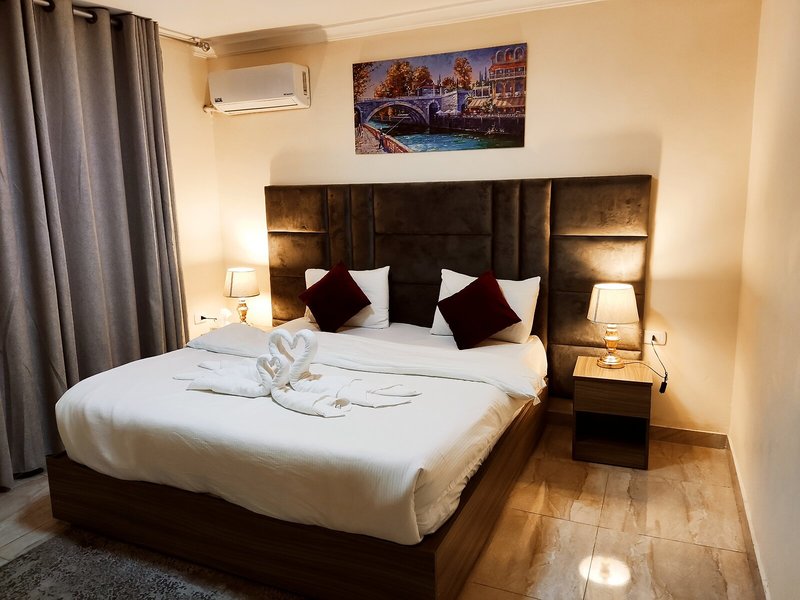 Golden Hotel 24