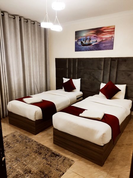 Golden Hotel 25