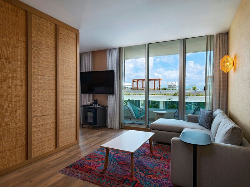 Aloft Playa del Carmen 39