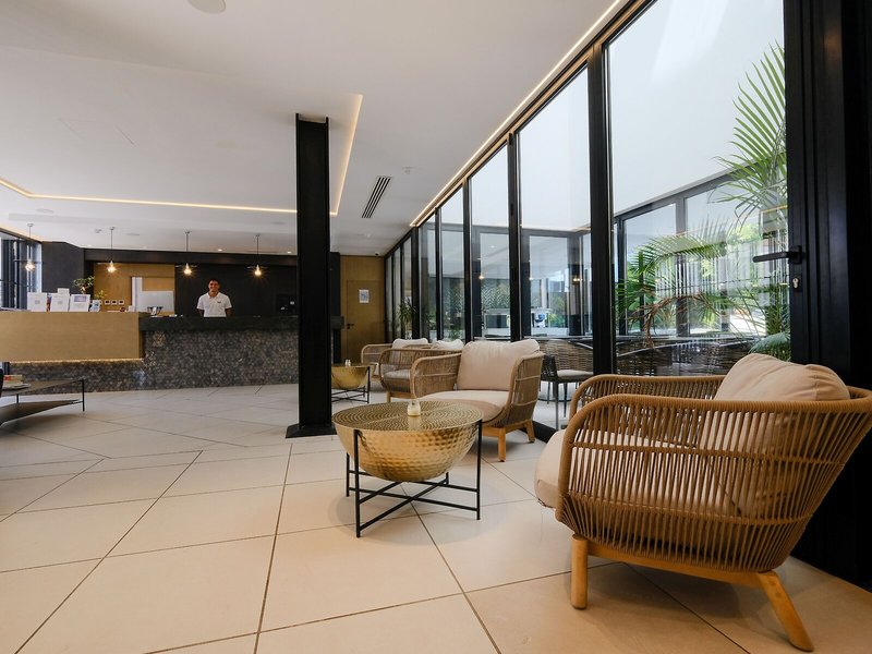 M. Hotel 7