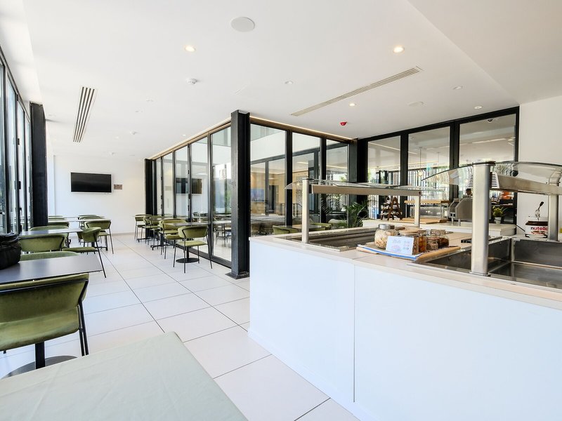 M. Hotel 9
