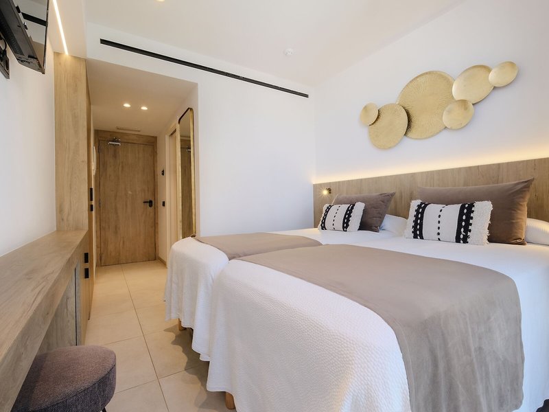 M. Hotel 11