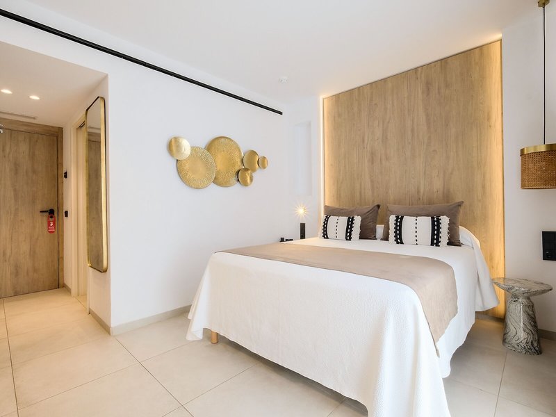 M. Hotel 14